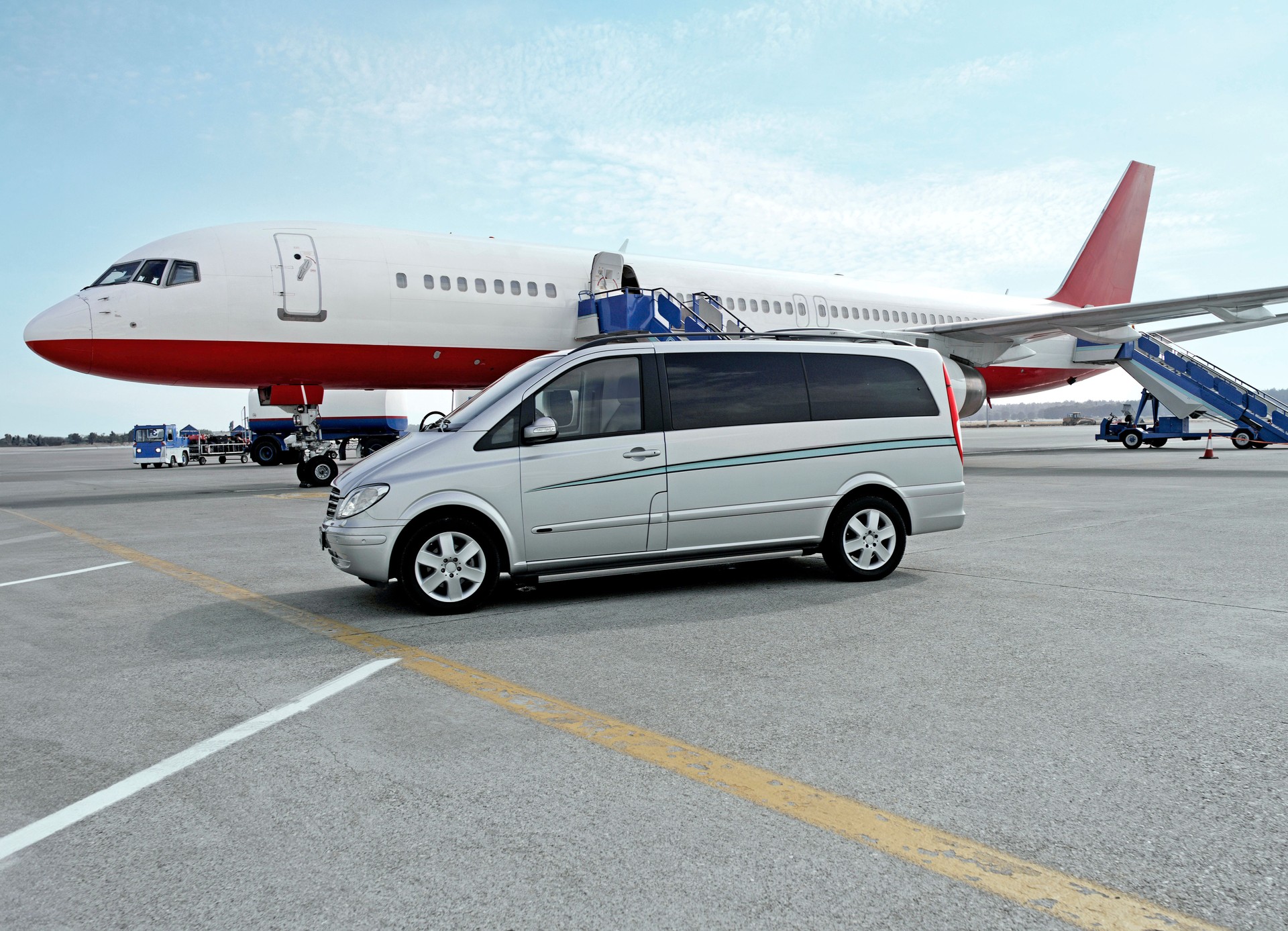 Transport funerar internațional cu autospecială omologată, preluare de la aeroport, traseu optim.